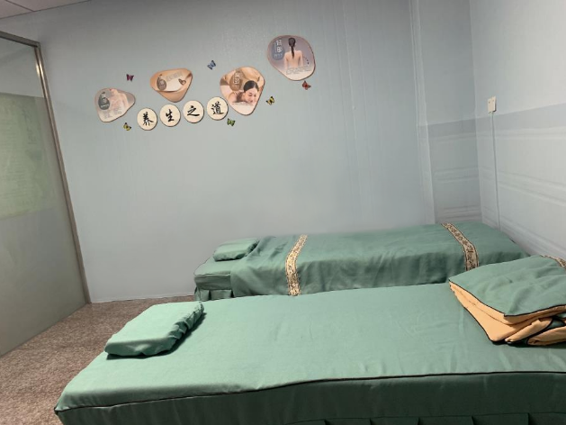 餐饮街全新精装美甲店转让，大照/集体照_图3
