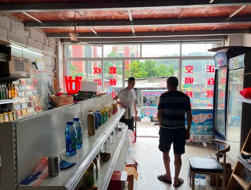 兴才学院对面餐饮店转让（带烟草证），大照/集体照_图2