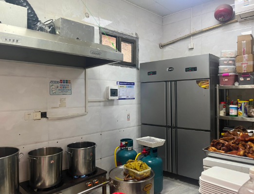 霞梧步行街小吃店转让，大照/集体照_图2