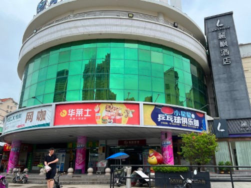 思明乐海商场服装档口转让（可空转）