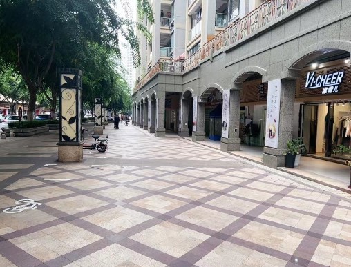 湖里区祥店社区楼下8年服装店空店转让 