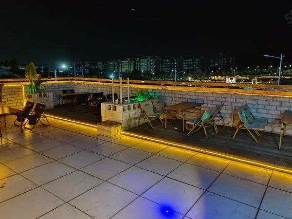 学生围绕带露台餐饮店转让，大照/集体照_图5