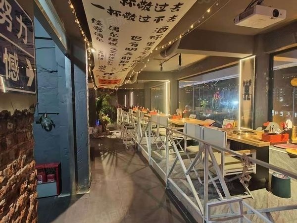 学生围绕带露台餐饮店转让，大照/集体照_图4