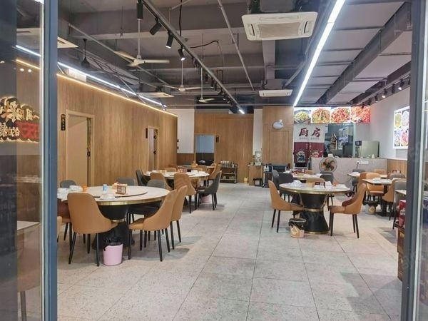 海沧区240平超大门头餐饮店转让，大照/集体照