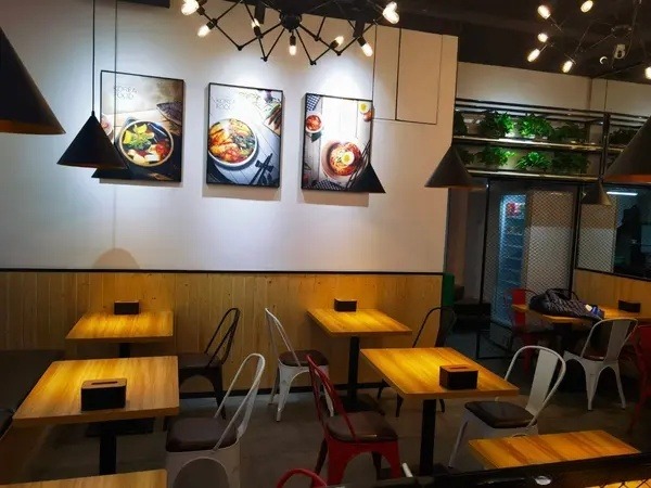 思北公交站天虹对面，人流大，餐饮集中，可有油烟全套装修设备，大照/集体照_图3