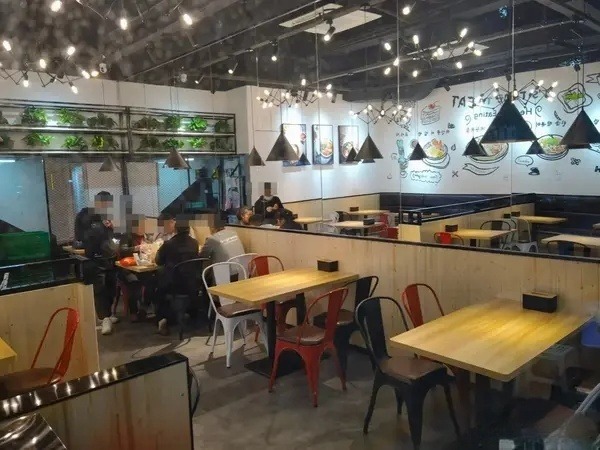 思北公交站天虹对面，人流大，餐饮集中，可有油烟全套装修设备，大照/集体照_图8
