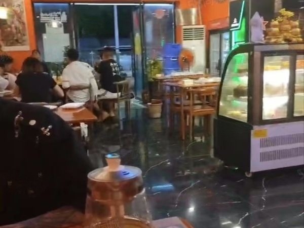 商圈旁边城中村出入口可以外摆餐饮转让，大照/集体照_图2