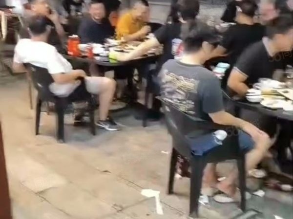 商圈旁边城中村出入口可以外摆餐饮转让