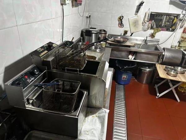 学校边上生意好做餐饮店转让，大照/集体照_图4