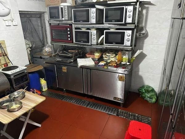 学校边上生意好做餐饮店转让，大照/集体照_图2