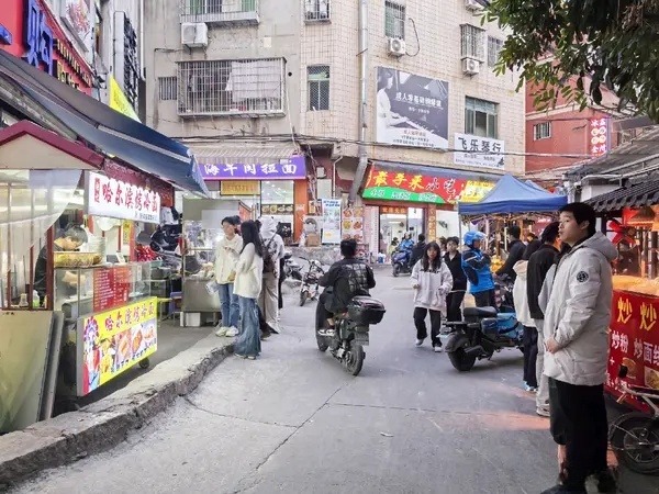 （转让）人流量大 客源稳定 酸奶水果捞，诚毅学院集美大学旺铺转让，大照/集体照_图2