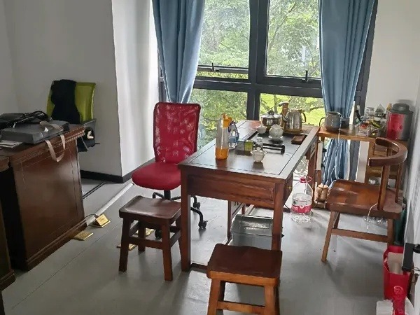 临街门面 小区出入口 店铺临街 金山店铺出租 人流量大，大照/集体照