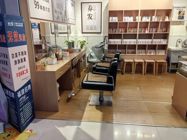 本小区显眼位置小区大门正对面，大照/集体照_图3