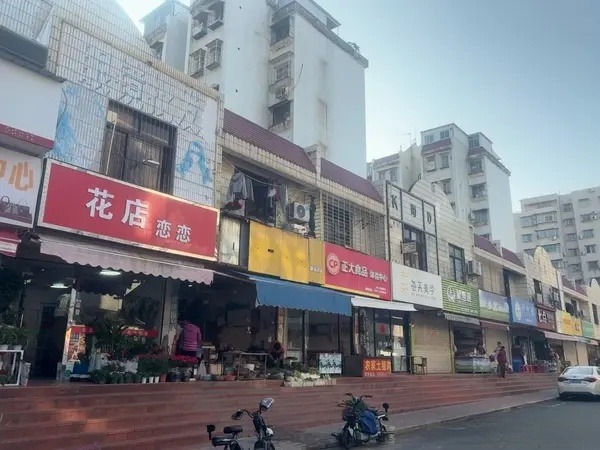 （出租）紧挨超市菜市场居民区旁商铺房东自租58平双层，大照/集体照_图3